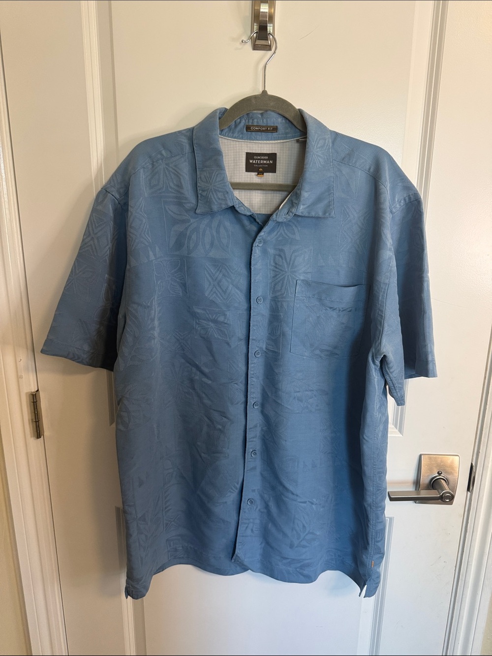 Quiksilver Waterman Comfort Fit Blue Short-Sleeve Button-Up Shirt